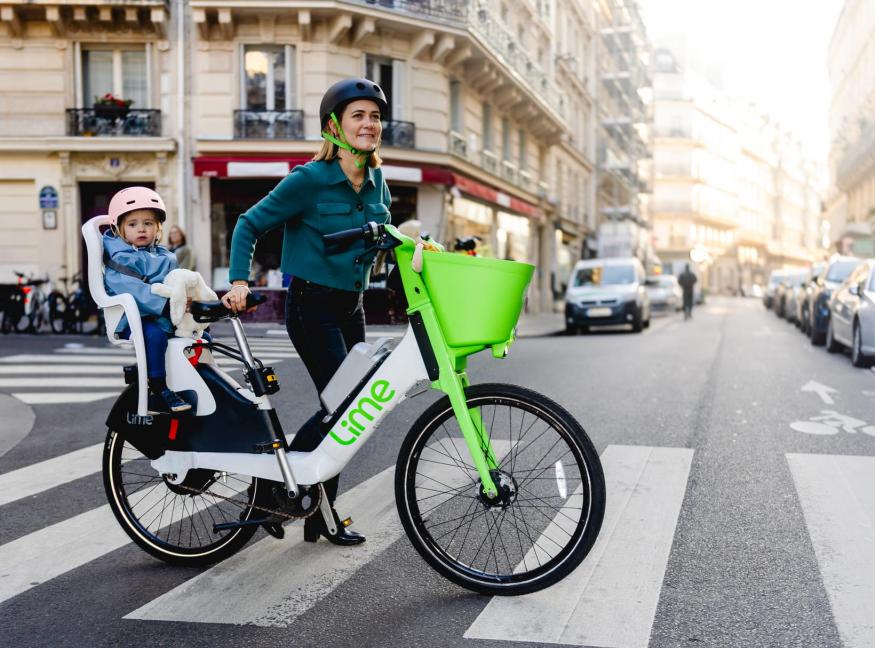 Paris Introduces Mandatory Helmets and Reflective Gear for E-Scooter Riders